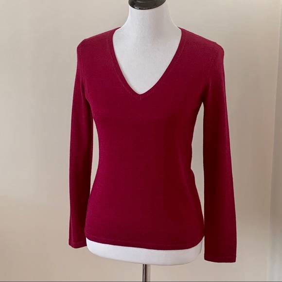 Ann Taylor Sweaters - Ann Taylor Petites V-neck Sweater Size SP